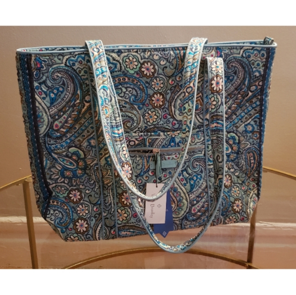 🚨SOLD🚨 Vera Bradley Iconic Vera Tote